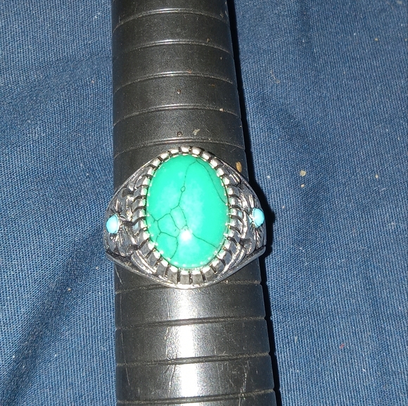 BLOWOUT PRICING Silverplated And Green Turquoise Colored Stone Ring SZ 9 - Picture 2 of 6